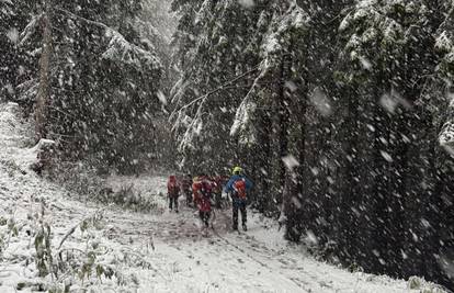 Planinar iz Kaštel Sućurca javio se kući svojima: 'Živ sam'. Traga se za još dva Kaštelanina