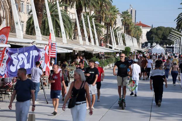 Split: Navijači hrvatske reprezetacije na Rivi