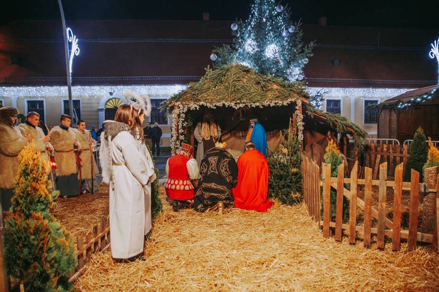 Advent u Slavoniji i Baranji: Bal lipicanaca, virtualne igre...