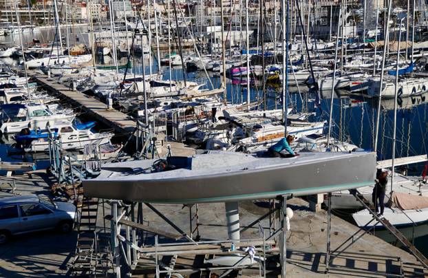 Split: Sunčan dan u marini