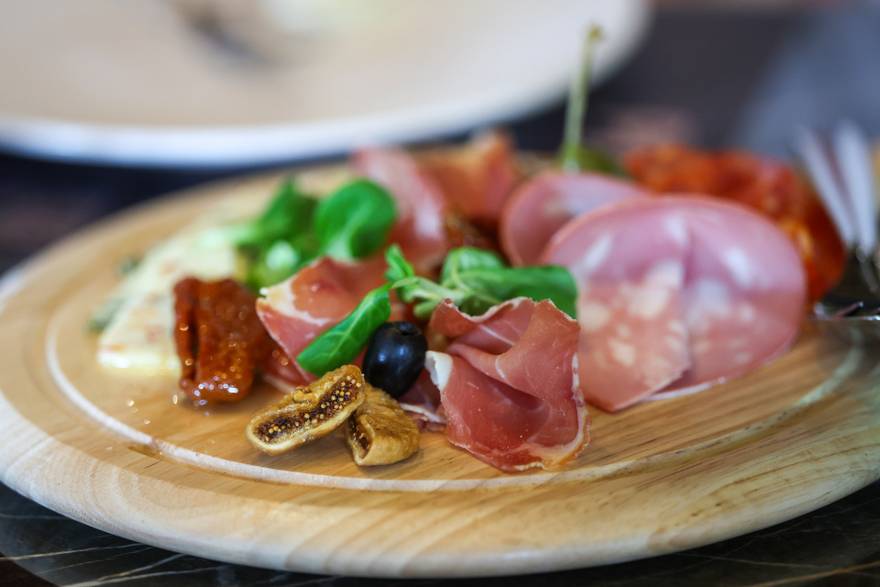 Posjetili smo restoran 'Mama!' na &Ccaron;rnomercu: To je mediteran na tanjuru po 'zagreba&ccaron;ki'...