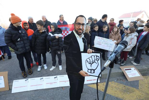 Zagreb: U organizaciji roditelja učenika osnovne škole Donji Dragonožec održan 3. bojkot nastave