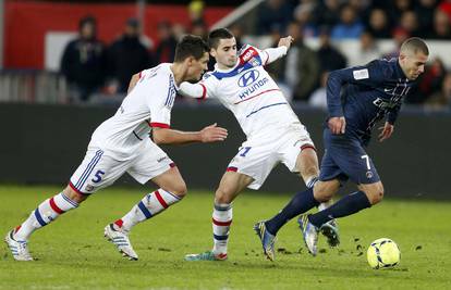 Ibra Lovrenu slučajno stao na glavu, PSG-u derbi s Lyonom
