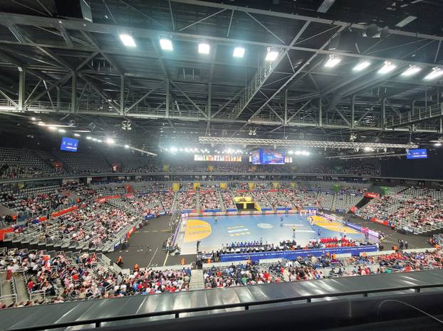 FOTO Arena Zagreb poluprazna na utakmici Hrvatske! Šola: Više smo šminkeri nego navijači
