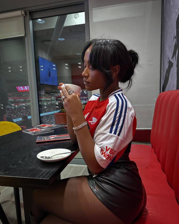 FOTO Arsenalovac osvojio njeno srce prije Premiershipa. Kupio i prsten koji vrijedi bogatstvo