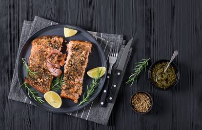 Losos i pesto od sjemenki buče
