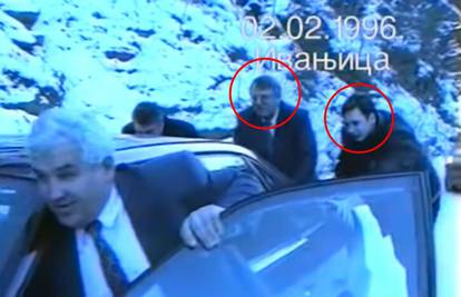 Video za antologiju: Šešelj i Vučić guraju auto po snijegu