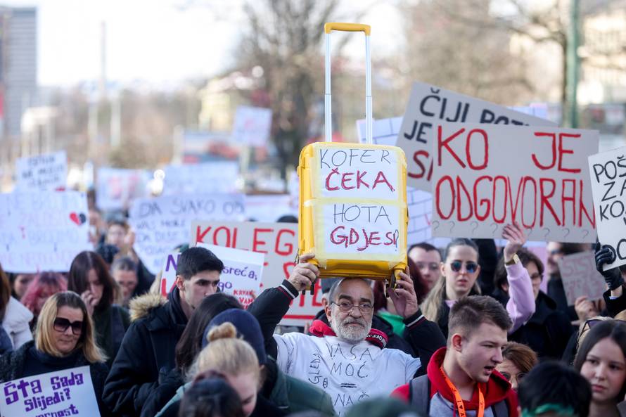 Prosvjedi u Sarajevu se nastavljaju, traži se pravda za poginulog mladića i ozlijeđene u tramvajskoj nesreći