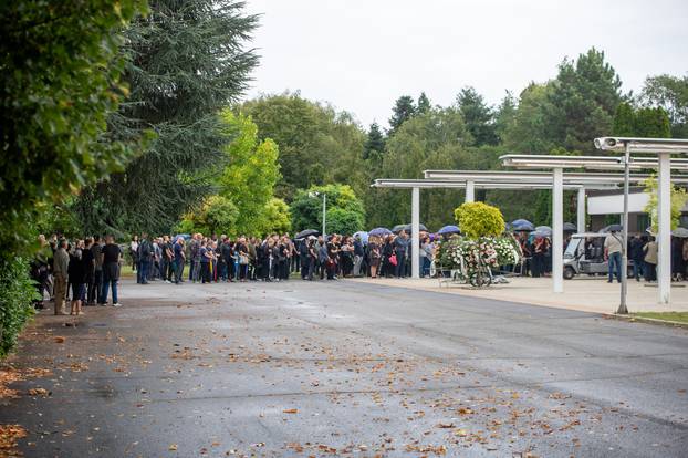 Osijek: Posljednji ispraćaj tragično ubijene Mihaele Berak 