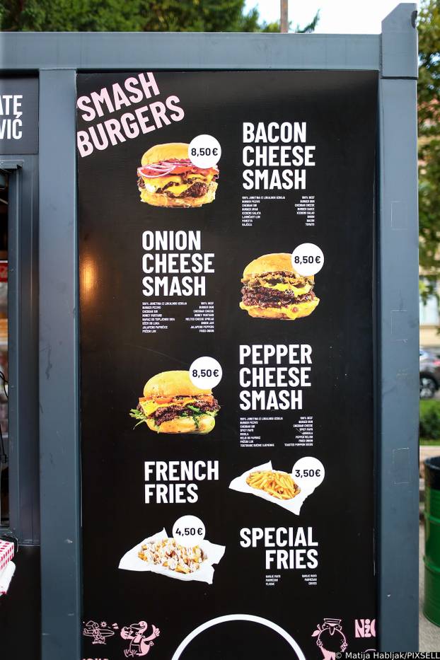 Zagreb: Atmosferu na Trgu J.J. Strossmayera gdje se održava Ljetni festival 