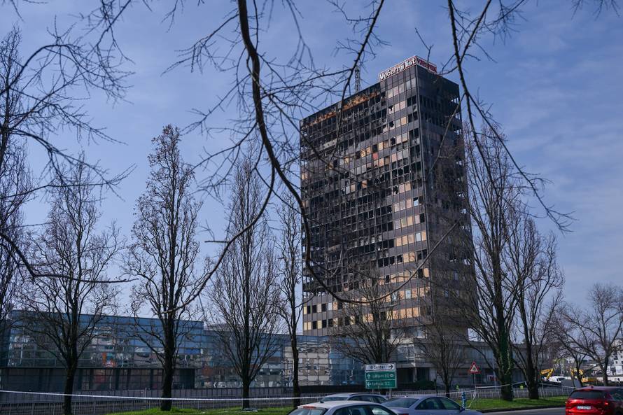 Zagreb: Postavljena dizalica na zgradu Vjesnika na kojoj traju pripreme za rušenje
