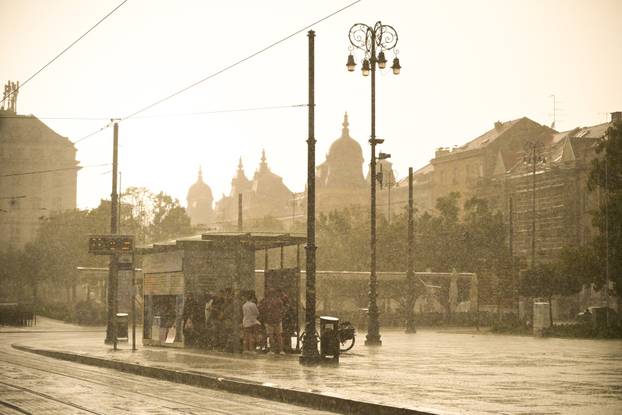 Najavljeno nevrijeme stiglo u Zagreb