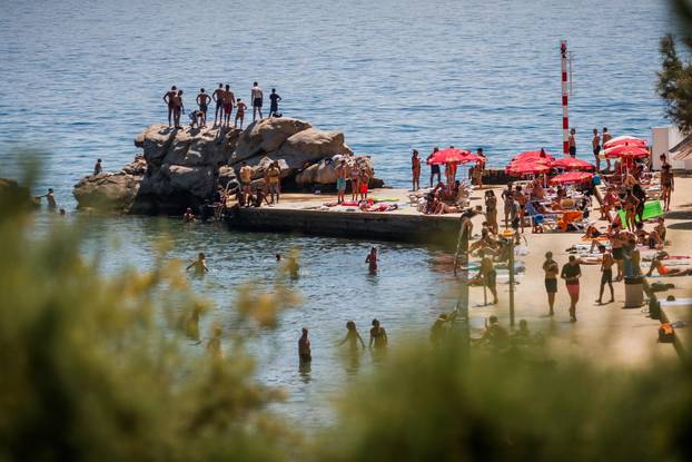 Split: Brojni turisti i građani dan proveli na Bačvicama