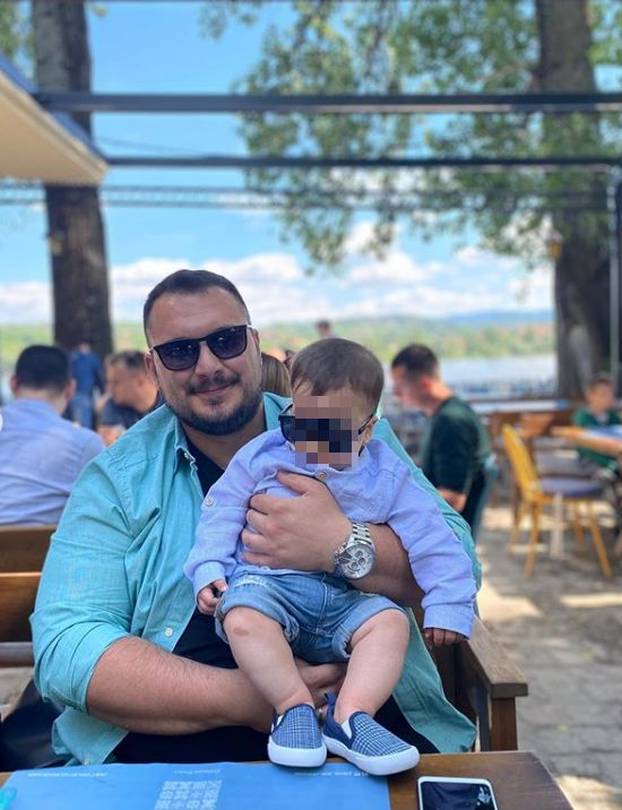 Preminuo srpski pjevač (28), iza sebe ostavio suprugu i sinčića