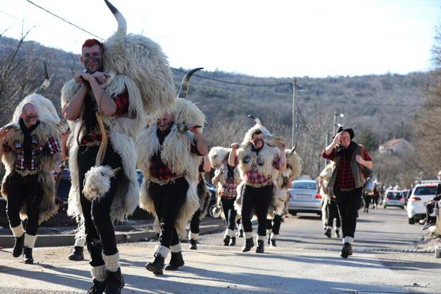 Grobnički dondolaši obilaze sela na Grobinštini.