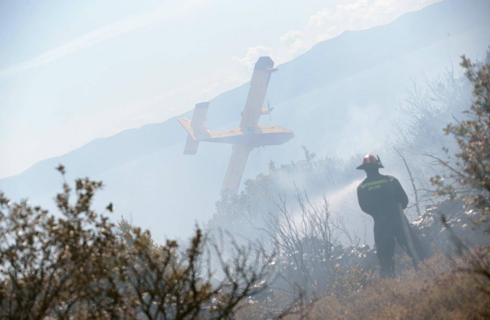 Požar u Smokvici se proširio: 'Još je velika borba pred nama'