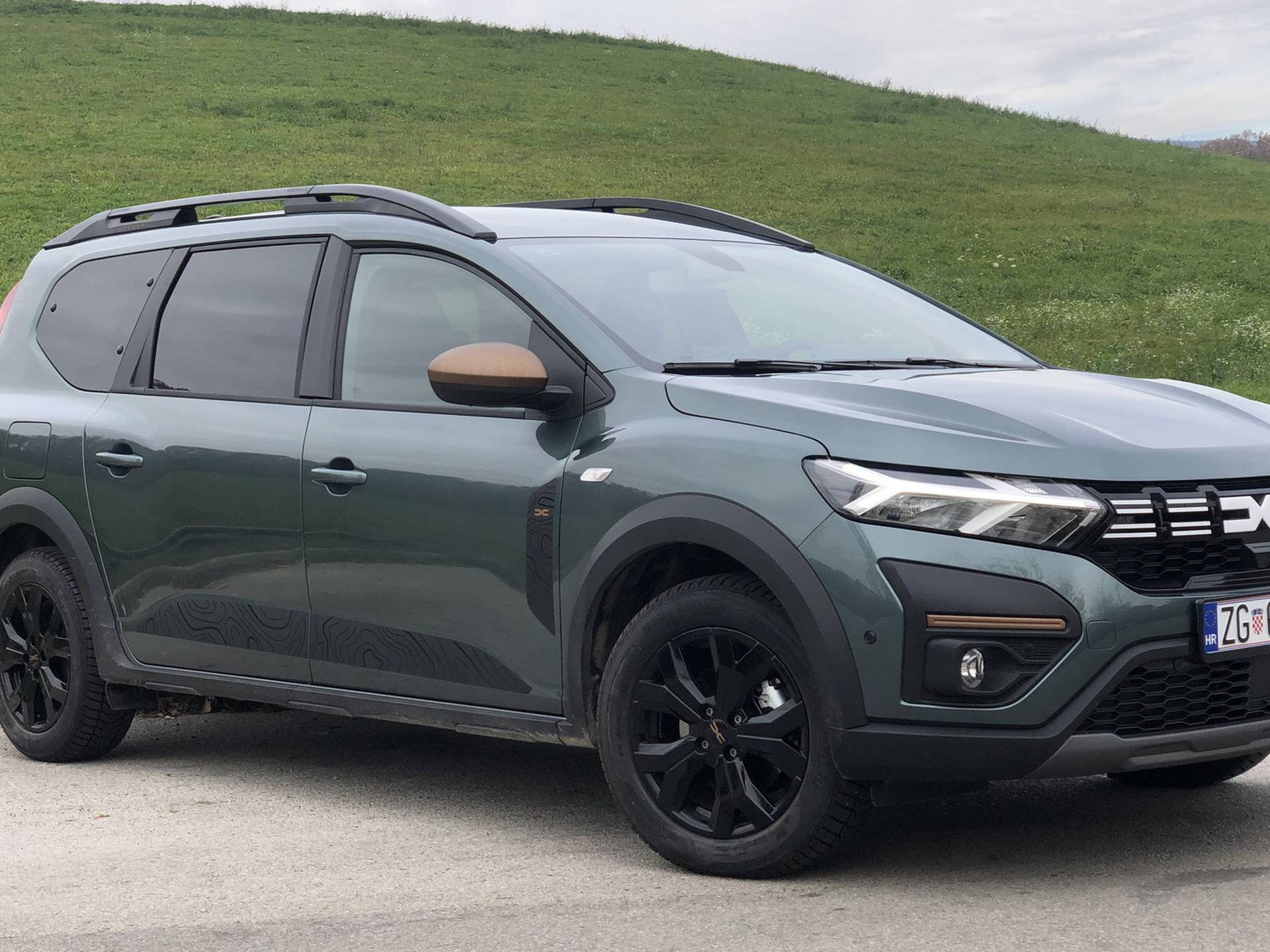 Testirali smo Jogger Hybrid: Kakva je prva hibridna Dacia?