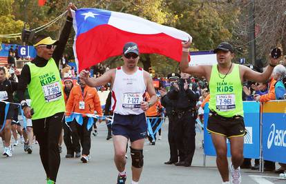Čileanski rudar s ozlijeđenim koljenom istrčao cijeli maraton  
