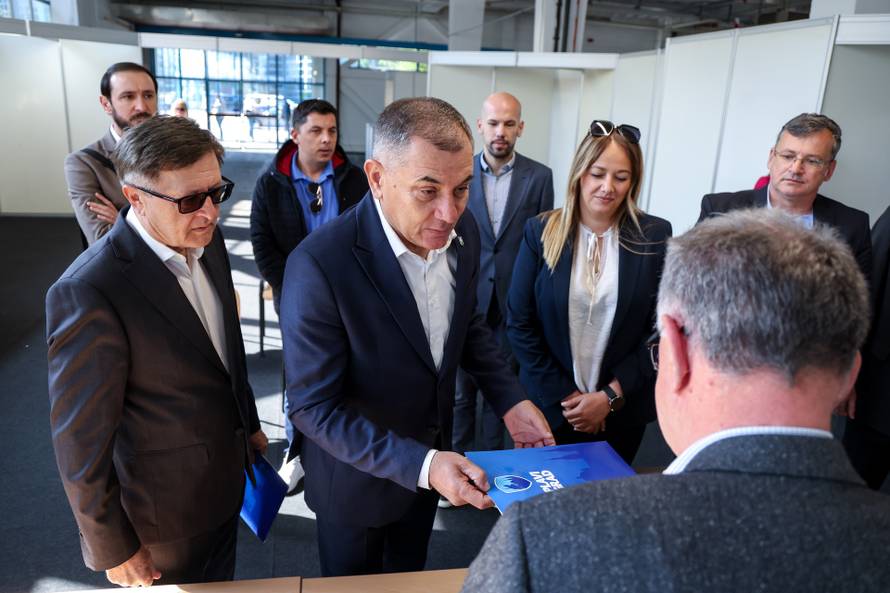 Ivica Lovrić predao potpise za kandidaturu za gradonačelnika Zagreba