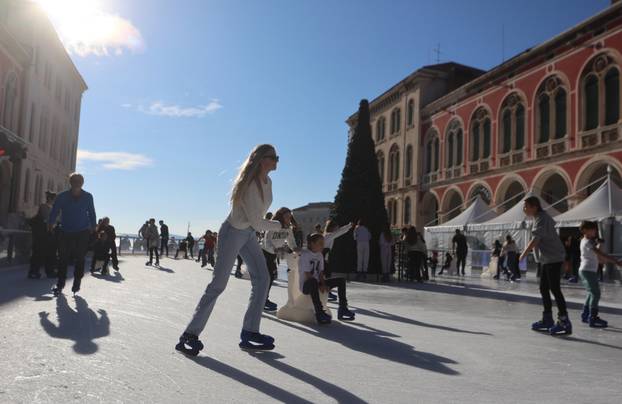 Split- Splićani uzivali u sunčanoj nedjelji.