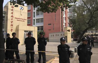 Kina: Depresivni liječnik je nasmrt izbo osmero djece