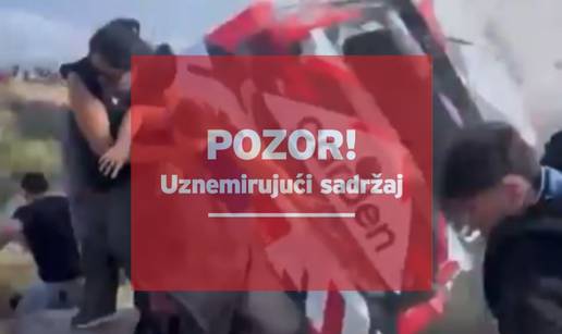 VIDEO Tragedija na reliju u Argentini. Automobil izletio u publiku, poginuo gledatelj