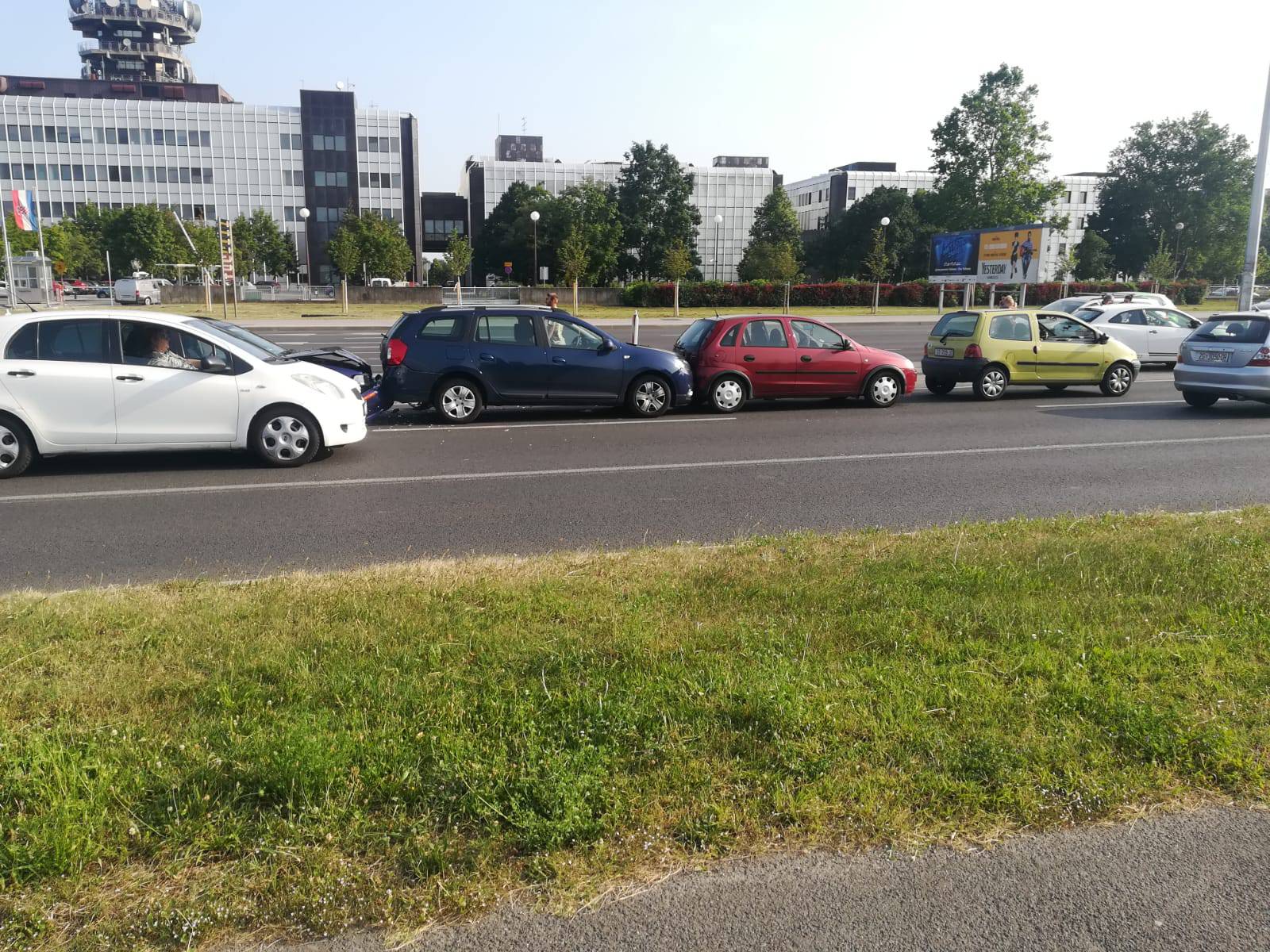 U lančanom sudaru pet auta u Zagrebu ozlijeđen jedan čovjek