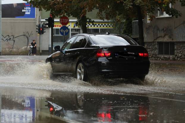 Osijek: Istarska ulica poplavljena nakon kiše