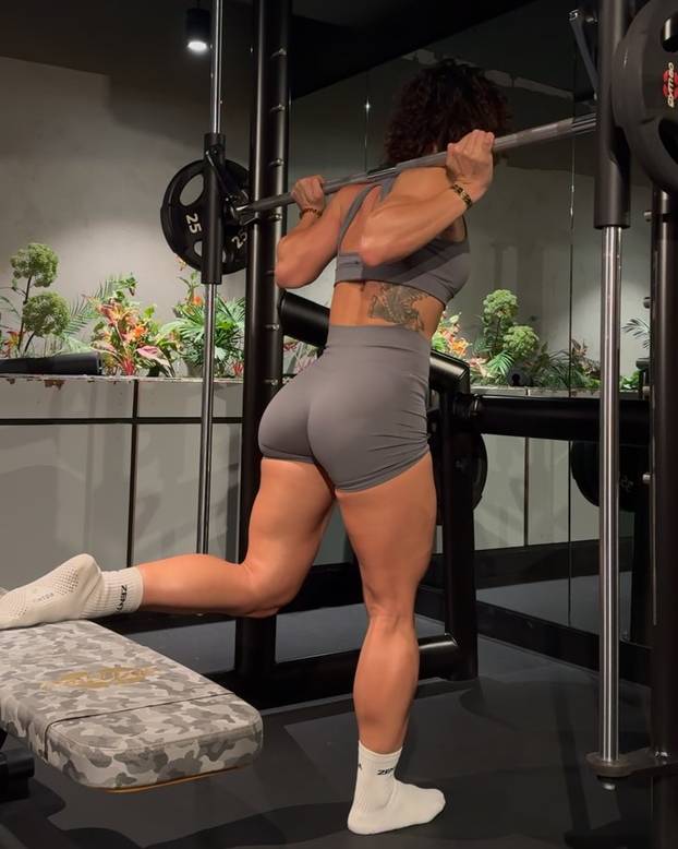 Senada trenira Kardashianku i 'kraljica je guza': Evo kako do Kimine čvrste i bujne pozadine