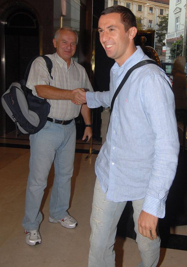 ARHIVA - 2009. Zagreb: Okupljanje hrvatske nogometne reprezentacije u hotelu Sheraton