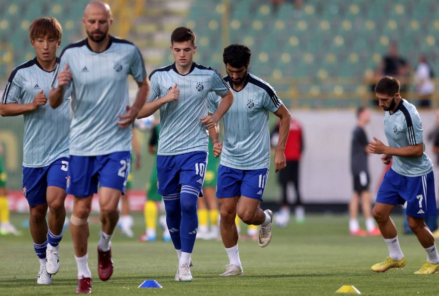 Pula: Igrači na zagrijavanju prije početka utakmice NK Istra 1961 - GNK Dinamo