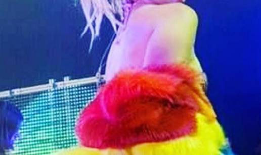 Skandalozni kostimi: Miley s penisom, Grace gola, a GaGa...