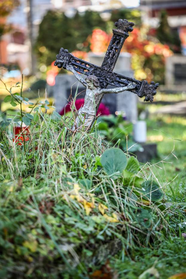 Zagreb: Psihijatrijsko groblje Vrapče ima upaljenu tek pokoju svijeću na blagdan Svih svetih