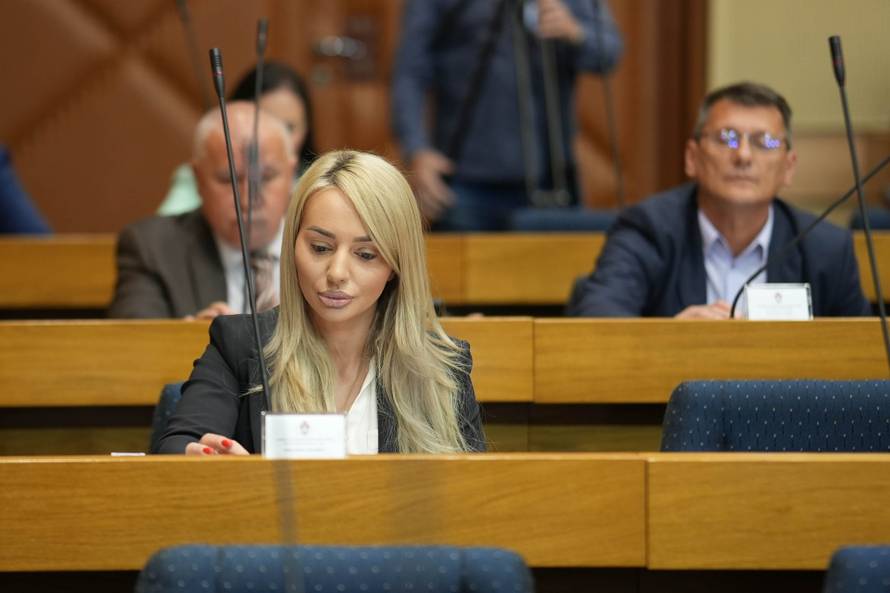 Banja Luka: Na posebnoj sjednici Narodne skupštine RS raspravljano o Srebrenici i Izbornom zakonu RS