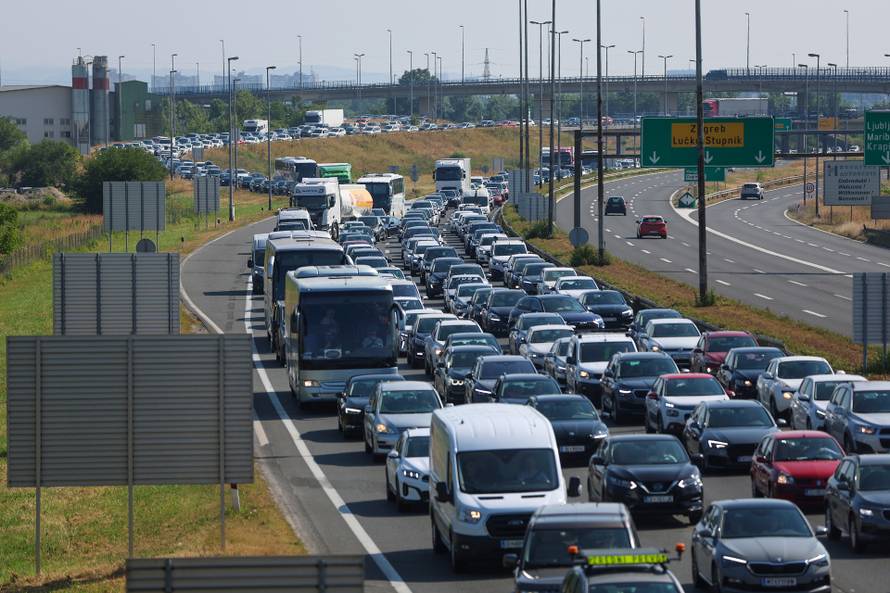 Zagreb: Velika gužva na naplatnoj postaji Lučko 
