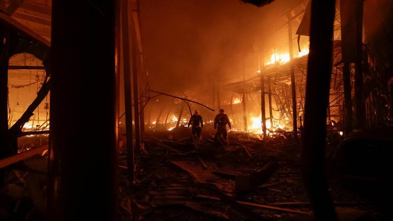 Ukrajinski napadi povzročili izpade elektrike in požare v ruskih regijah