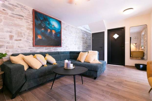 FOTO Kuća na Jadranu s 240 m² luksuza čeka novog vlasnika