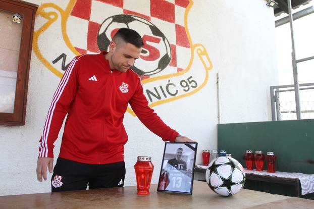 Vojni?: Tuga u NK Vojni? 95 nakon pogibije Nikole Pokriva?a