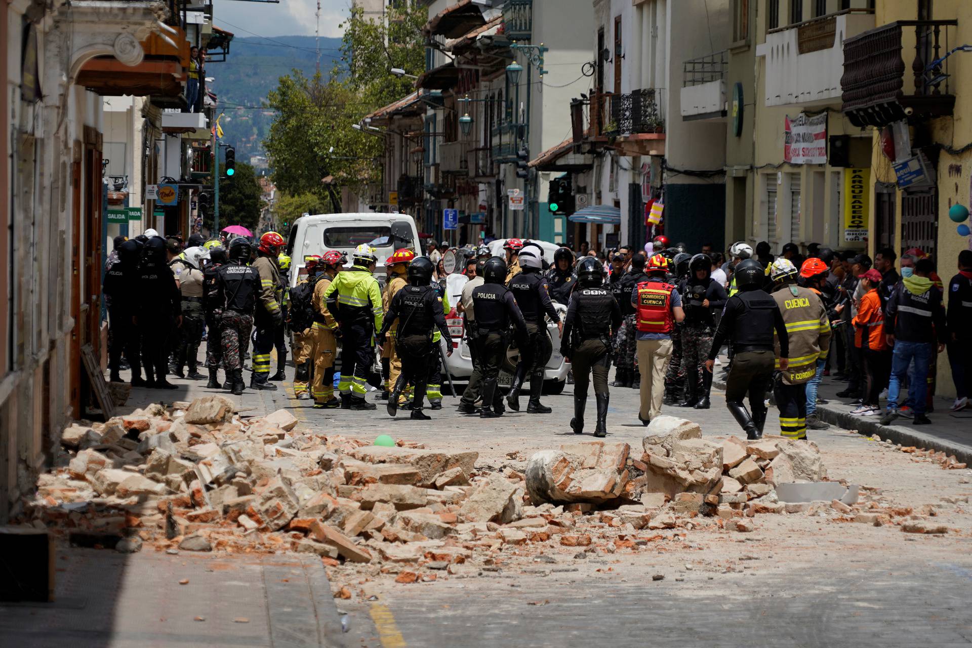 Aftermath of an earthquake in Cuenca