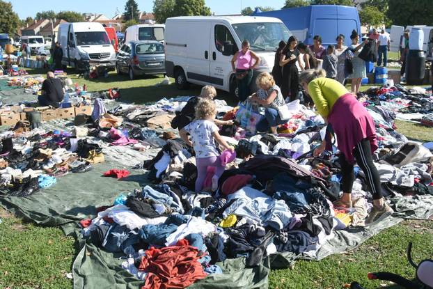 Koprivnica: Velika gužva na buvljaku koji je privukao pažnji brojnih prodavača i još više kupaca