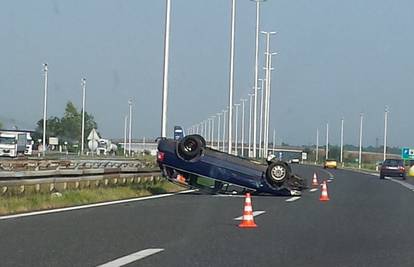 Zabio se u ogradu, prevrnuo na krov i ostao neozlijeđen 