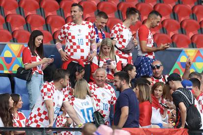 FOTO Modrićevi mama i tata su stigli na finale bodriti 'vatrene'