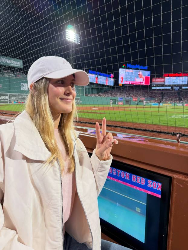 FOTO S 31 godinom oprostila se od tenisa, a zbog obrijane glave izgubila je vrijedno sponzorstvo