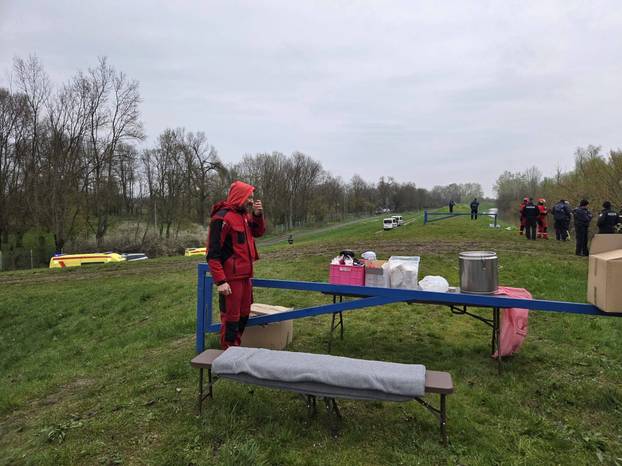 PRVE FOTKE S MJESTA UŽASA Spasili 30 migranata iz Save!