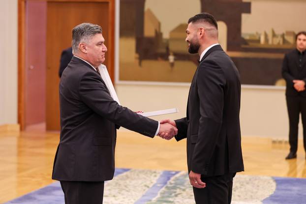 Zagreb: Predsjednik RH Zoran Milanović uručio odlikovanje Red kneza Trpimira s ogrlicom i Danicom Filipu Hrgoviću