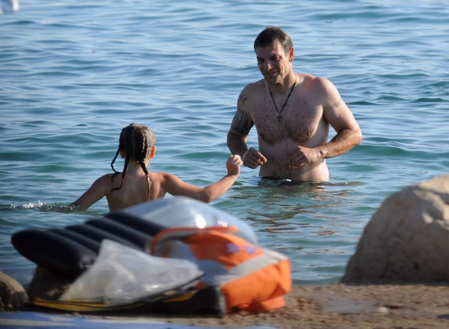 ARHIVA - 2011. Srima: Slaven Bili? uživa u odmoru s k?eri Alanom