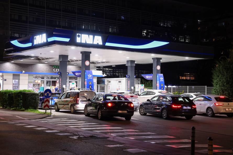 Zagreb: Gužve na benzskim postajama zbog najavljenog poskupljenja 