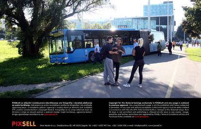 Autobus ZET-a stao na livadi u N. Zagrebu, otkazale kočnice?