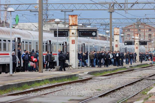 Rijeka: Polazak Bijelog vlaka s Armadom na derbi u Zagreb
