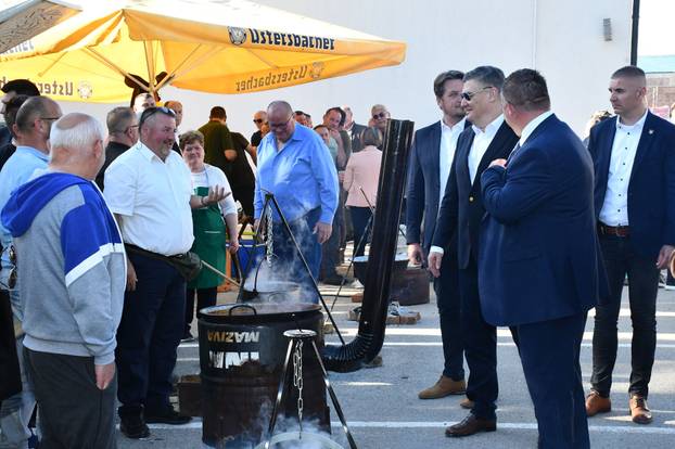 Predsjednik RH Zoran Milanović na obilježavanju Dana Općine Stari Mikanovci